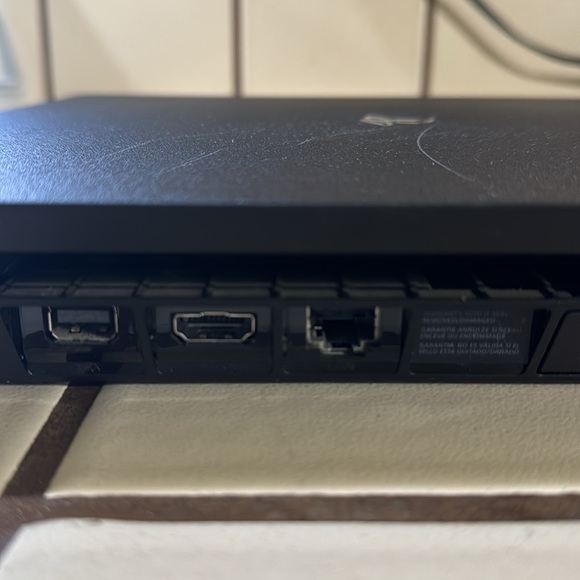 PS4 Console and one controller - Picture 5 of 7